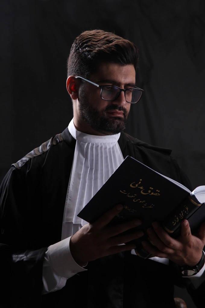 یوسف فضلی جمور، وکیل پایه یک دادگستری در غرب تهران